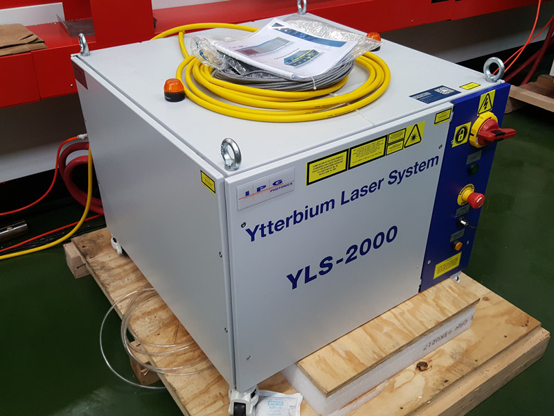 Лазерний лазер IPG YLS-2000 Вт для лазерного різака потужністю 2 кВт